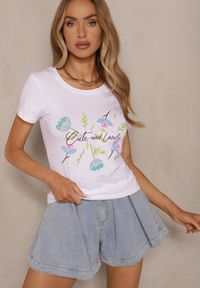Renee - Biało-Niebieski T-shirt z Bawełny z Nadrukiem Zarive. Okazja: na co dzień. Kolor: biały. Materiał: bawełna. Wzór: nadruk. Styl: casual #4