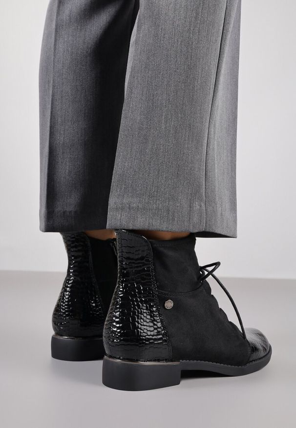 Born2be - Czarne Botki Typu Trzewiki Vices z Tłoczonymi Wstawkami Afridda. Kolor: czarny. Materiał: skóra