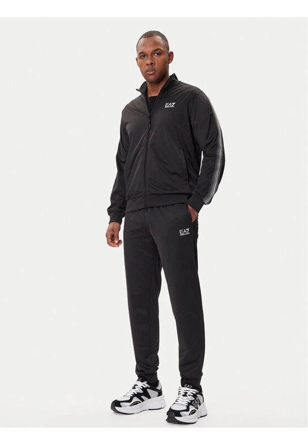 EA7 Emporio Armani Dres 7M000970 AF12449 UC001 Czarny Regular Fit. Kolor: czarny. Materiał: syntetyk
