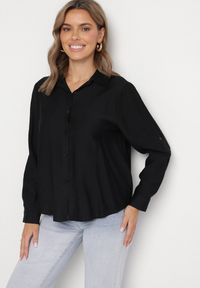 Born2be - Czarna Koszula Oversize z Rękawami z Możliwością Podpięcia Sorria. Okazja: na co dzień. Kolor: czarny. Materiał: jeans. Długość rękawa: długi rękaw. Długość: długie. Styl: klasyczny, elegancki, casual #3
