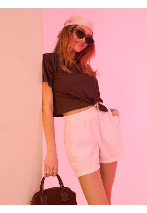 Sinsay - Luźne muślinowe szorty z kieszeniami - różowy. Kolor: różowy