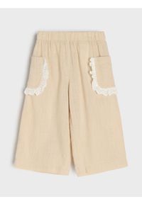 Sinsay - Jeansy wide leg z ozdobną koronką - beżowy. Kolor: beżowy. Wzór: koronka #1