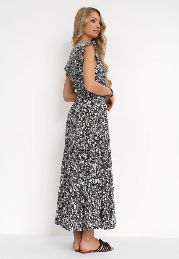 Born2be - Czarna Sukienka Tudanna. Typ kołnierza: dekolt w kształcie V. Kolor: czarny. Materiał: tkanina, materiał. Wzór: kwiaty, ażurowy, aplikacja. Długość: maxi