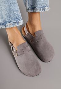 Renee - Szare Sandały Typu Chodaki z Klamrami Silvermore. Okazja: na co dzień. Zapięcie: klamry. Kolor: szary. Materiał: skóra, jeans. Styl: casual, street #9