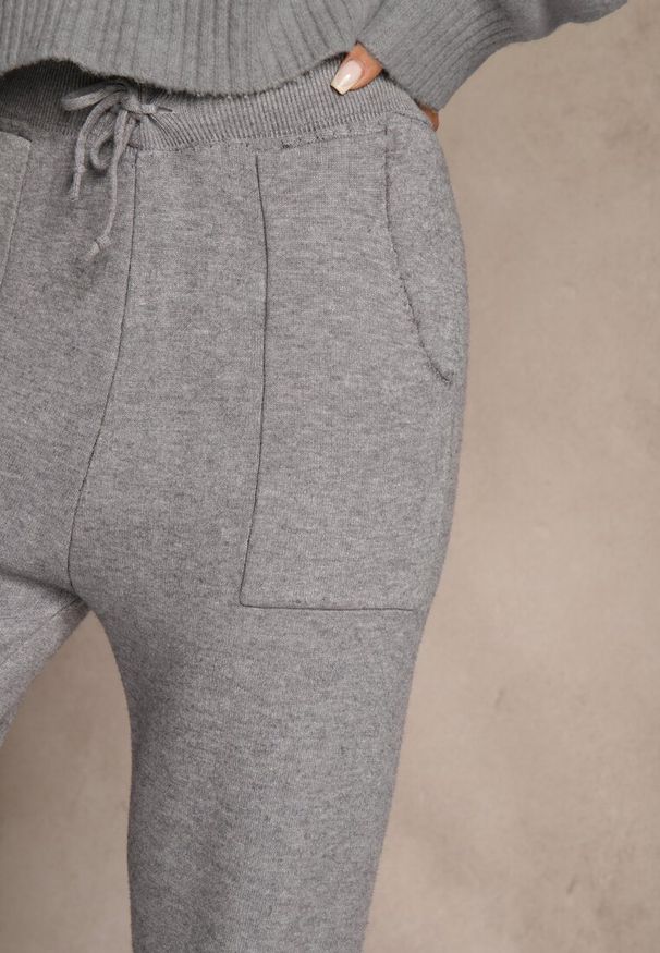 Renee - Szare Spodnie z Wełną ze Sznurkiem i Ozdobnymi Kieszeniami Moneressa. Okazja: na co dzień. Kolor: szary. Materiał: wełna. Styl: casual