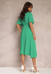 Renee - Zielona Sukienka z Gumką w Talii Krótkim Rękawem i Kopertowym Dekoltem Kelila. Kolor: zielony. Długość rękawa: krótki rękaw. Typ sukienki: kopertowe. Długość: midi