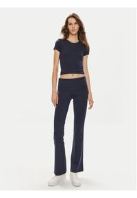Gina Tricot T-Shirt 21287 Granatowy Slim Fit. Kolor: niebieski. Materiał: wiskoza