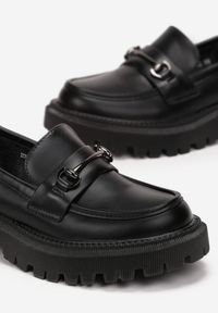 Renee - Czarne Mokasyny z Metalową Klamerką na Grubej Podeszwie Gabriele. Kolor: czarny #4