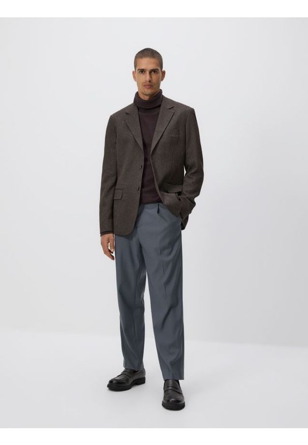 Reserved - Marynarka slim fit z wiskozą - ciemnobrązowy. Kolor: brązowy. Materiał: wiskoza