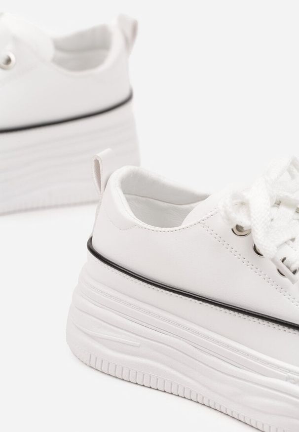 Born2be - Białe Trampki na Grubej Podeszwie z Tłoczeniami Tirlima. Okazja: na co dzień. Kolor: biały. Materiał: jeans. Styl: klasyczny, elegancki, casual