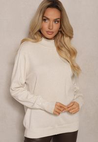 Renee - Jasnobeżowy Brokatowy Sweter z Wiskozą i Ozdobnymi Guzikami Onorvia. Kolor: beżowy. Materiał: wiskoza. Sezon: zima #4