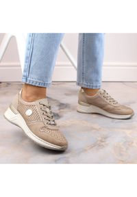 Buty damskie sportowe na koturnie ażurowe beżowe Rieker N4346-60 beżowy. Kolor: beżowy. Wzór: ażurowy. Obcas: na koturnie #5