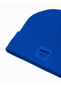 Ombre Clothing - Czapka męska z naszywką H103 - niebieska - uniwersalny. Kolor: niebieski. Materiał: dzianina, prążkowany, akryl. Wzór: aplikacja #3
