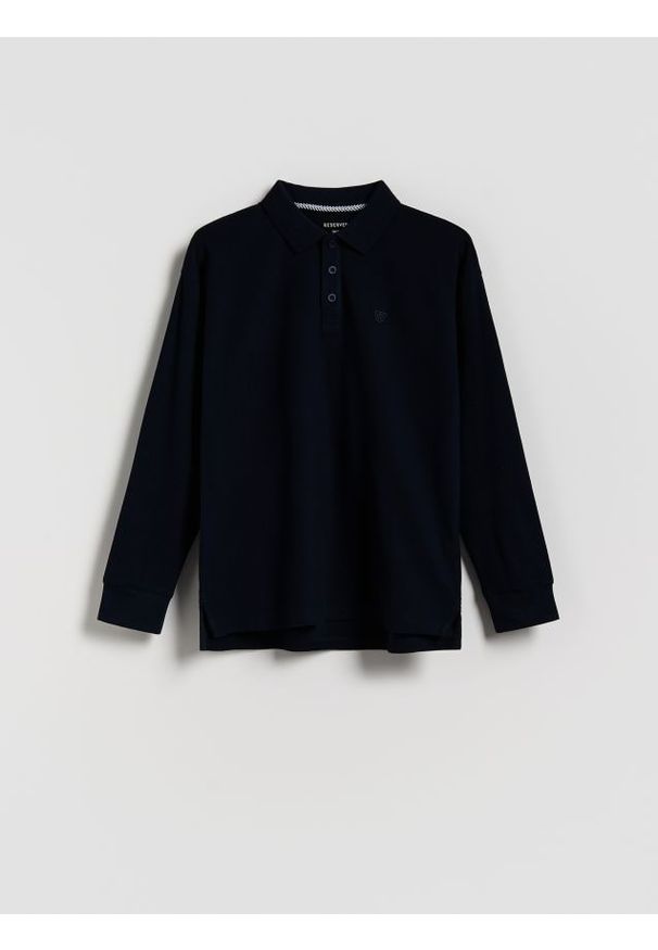Reserved - Bawełniany longsleeve polo - granatowy. Typ kołnierza: polo. Kolor: niebieski. Materiał: bawełna. Długość rękawa: długi rękaw