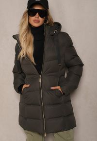 Renee - Ciemnozielona Kurtka Pikowana o Długim Kroju z Kapturem i Suwakiem Dwukierunkowym Naomira. Okazja: na co dzień. Typ kołnierza: kaptur. Kolor: zielony. Materiał: dzianina, jeans. Długość: długie. Sezon: zima. Styl: casual, elegancki #3