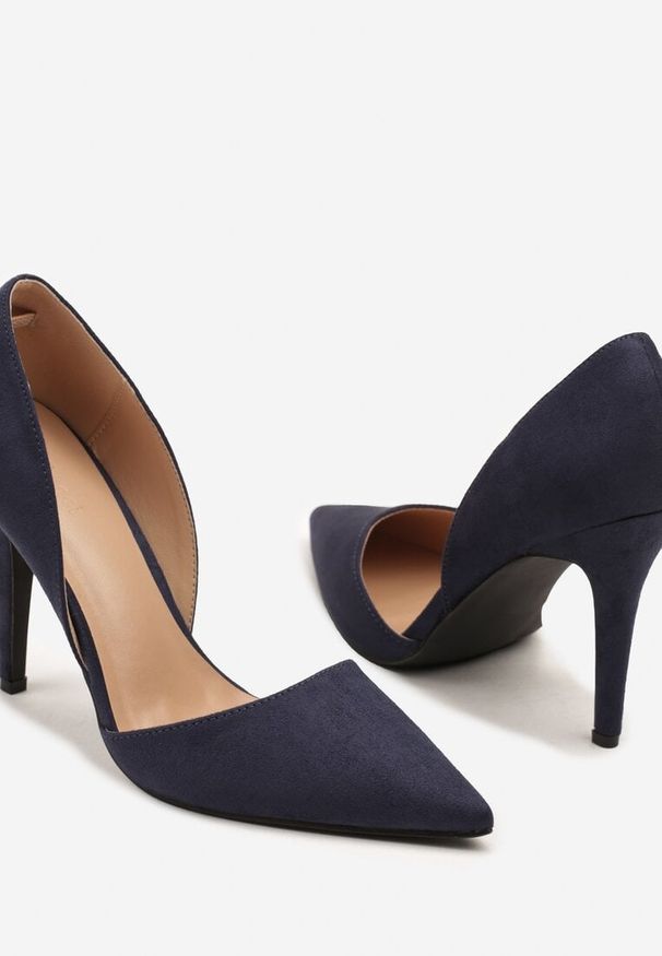 Renee - Granatowe Szpilki z Ozdobnymi Wycięciami Rriana. Okazja: na co dzień, na spacer. Kolor: niebieski. Materiał: jeans. Obcas: na szpilce. Styl: klasyczny, casual, elegancki