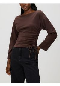 Reserved - Longsleeve z marszczeniem - ciemnobrązowy. Kolor: brązowy. Materiał: dzianina, bawełna. Długość rękawa: długi rękaw #1