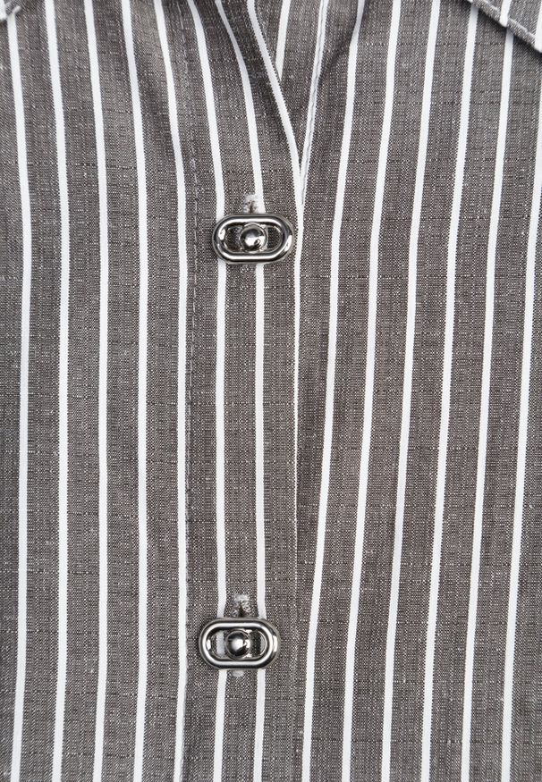 Born2be - Czarna Klasyczna Koszula z Bawełną w Paski Zapinana na Ozdobne Guziki Doriareida. Okazja: na co dzień, na spacer. Kolor: czarny. Materiał: bawełna. Wzór: paski. Styl: klasyczny