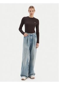 Guess T-Shirt V6RI00 KD741 Brązowy Slim Fit. Kolor: brązowy. Materiał: bawełna #3