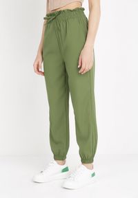 Born2be - Zielone Spodnie Sophilla. Kolor: zielony. Materiał: materiał, tkanina. Długość: krótkie. Sezon: lato