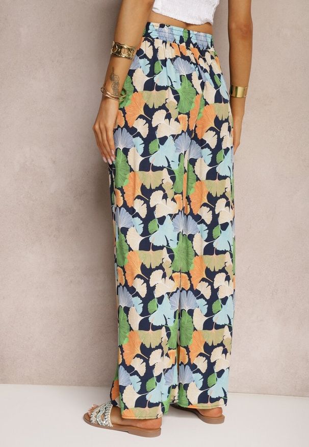 Renee - Granatowo-Niebieskie Szerokie Spodnie z Wiskozy High Waist w Kwiaty Wykończone Gumką w Talii Dennea. Stan: podwyższony. Kolor: niebieski. Materiał: wiskoza. Wzór: kwiaty