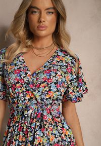 Renee - Czarna Sukienka z Plisami w Kwiecisty Print o Rozkloszowanym Kroju Lanelin. Kolor: czarny. Długość rękawa: krótki rękaw. Wzór: nadruk. Sezon: lato, wiosna. Typ sukienki: rozkloszowane #4