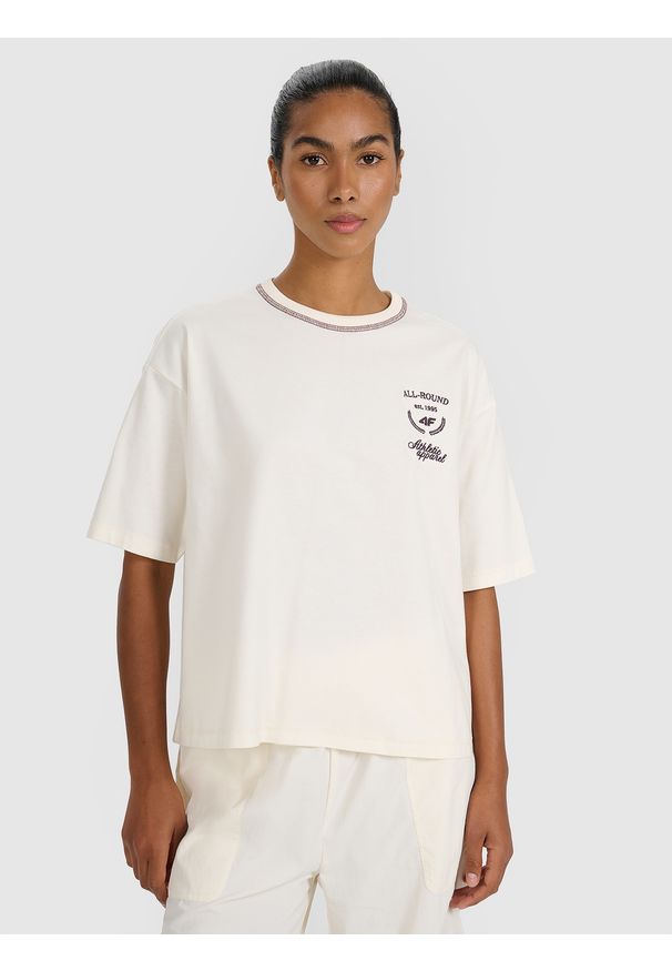 4f - 4F T-shirt oversize z nadrukiem damski - biały XL. Okazja: na co dzień. Kolor: biały. Materiał: materiał, bawełna, jersey, dzianina. Długość rękawa: krótki rękaw. Długość: krótkie. Wzór: nadruk. Styl: sportowy, klasyczny, casual