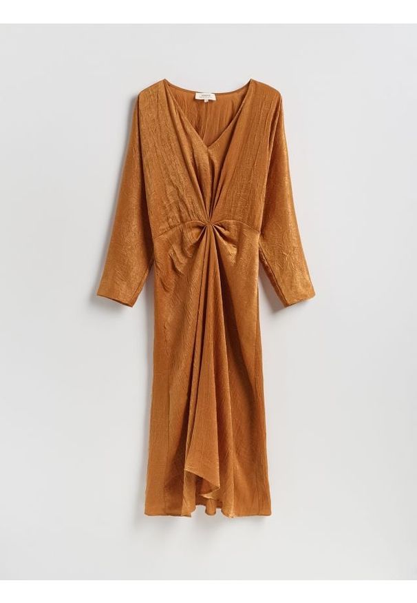 Reserved - Sukienka z drapowaniem - brązowy. Kolor: brązowy. Materiał: tkanina