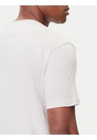 Armani Exchange T-Shirt XM001413 AF16432 M1164 Écru Regular Fit. Materiał: bawełna