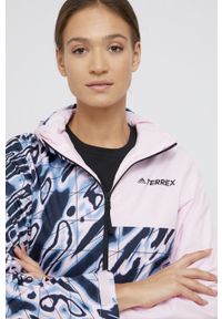 adidas TERREX kurtka przeciwdeszczowa W MT AOP Rain GQ2898 damska kolor różowy. Okazja: na co dzień. Kolor: różowy. Materiał: poliester, materiał. Styl: casual #2