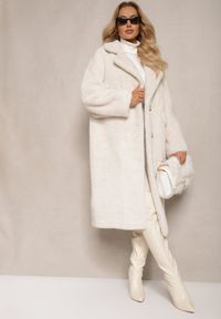 Renee - Biały Płaszcz z Futra z Zapięciem na Guziki i Wsuwanymi Kieszeniami Paritha. Okazja: na imprezę, na co dzień. Kolor: biały. Materiał: futro. Długość rękawa: długi rękaw. Długość: długie. Styl: elegancki, casual, klasyczny #4