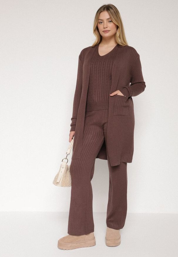 Born2be - Brązowy Komplet Dzianinowy z Bawełną Spodnie Kamizelka i Długi Kardigan Meviravia. Kolor: brązowy. Materiał: dzianina, bawełna