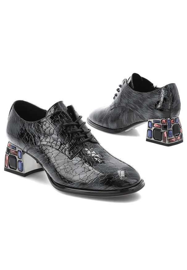 Szare Półbuty Artiker Stylowe Obuwie Damskie Na Obcasie. Okazja: na co dzień. Kolor: szary. Materiał: lakier. Szerokość cholewki: normalna. Wzór: kolorowy, aplikacja. Obcas: na obcasie. Styl: elegancki. Wysokość obcasa: średni