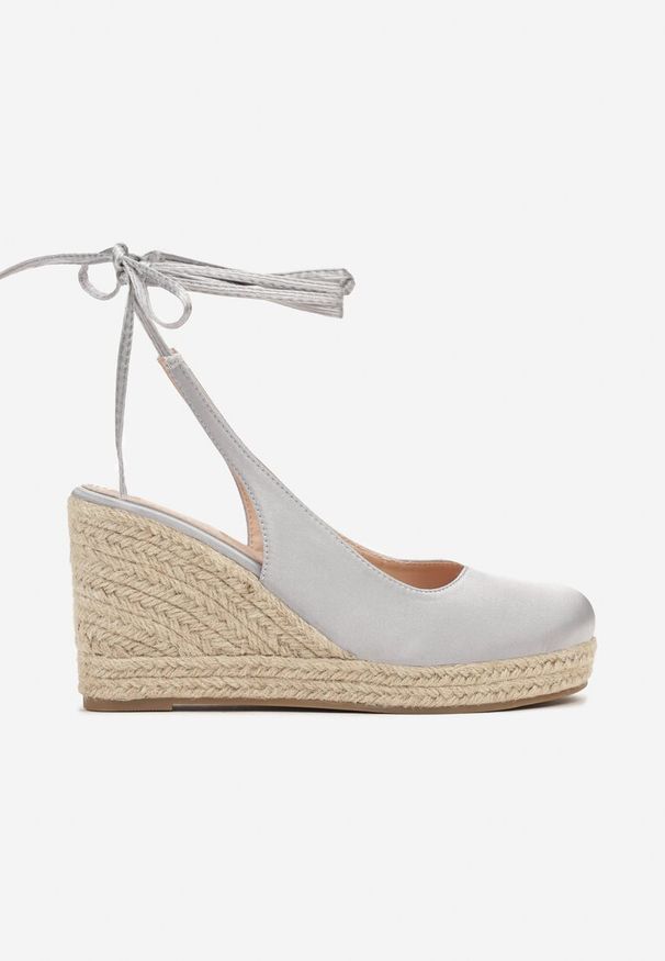 Renee - Szare Sandały Espadryle z Satynową Cholewką i Plecionym Koturnem Manolla. Kolor: szary. Materiał: satyna. Wzór: aplikacja. Obcas: na koturnie