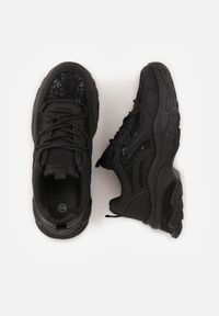 Renee - Czarne Sneakersy na Platformie Ozdobione Cyrkoniami i Koronką Antea. Okazja: na co dzień. Kolor: czarny. Materiał: koronka. Wzór: aplikacja, koronka. Obcas: na platformie #2