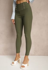 Renee - Ciemnozielone Legginsy High Waist z Ozdobnymi Guzikami Kolowenia. Okazja: na co dzień. Stan: podwyższony. Kolor: zielony. Styl: elegancki, casual #3
