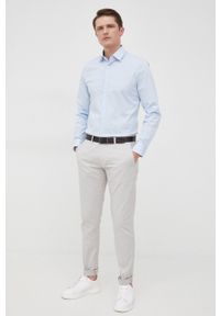 Calvin Klein koszula męska slim z kołnierzykiem klasycznym. Typ kołnierza: kołnierzyk klasyczny. Kolor: niebieski. Materiał: tkanina, bawełna. Długość rękawa: długi rękaw. Długość: długie. Wzór: gładki. Styl: klasyczny #4