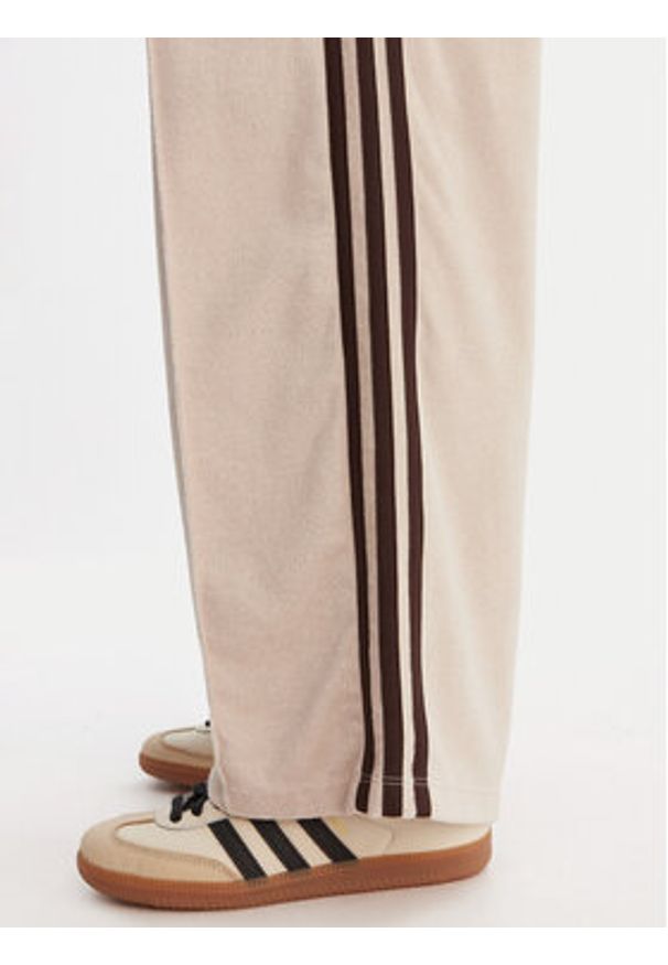 Adidas - adidas Spodnie dresowe Terry Towel Firebird KQ6661 Beżowy Loose Fit. Kolor: beżowy. Materiał: bawełna