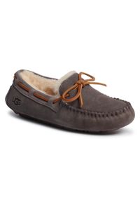 Kapcie Ugg W Dakota 1107949 Pew. Kolor: szary. Materiał: skóra