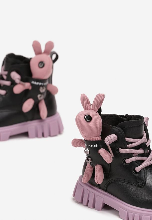 Born2be - Czarno-Fioletowe Ocieplone Botki Workery na Grubej Podeszwie z Pluszowym Króliczkiem Lepuste. Okazja: na uczelnię. Wysokość cholewki: za kostkę. Kolor: czarny. Materiał: jeans. Szerokość cholewki: normalna. Wzór: aplikacja