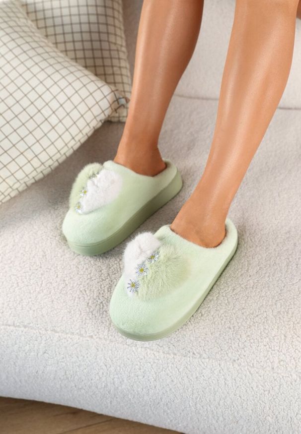 Born2be - Zielone Kapcie na Grubej Podeszwie z Serduszkiem i Cyrkoniami Laoreina. Okazja: do domu. Kolor: zielony. Materiał: jedwab. Wzór: aplikacja. Styl: elegancki