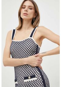 Guess sukienka kolor biały mini dopasowana. Typ kołnierza: dekolt w karo. Kolor: biały. Długość rękawa: na ramiączkach. Typ sukienki: dopasowane. Długość: mini #3