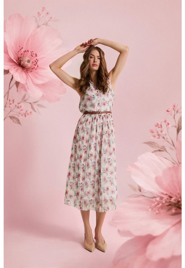 MOODO - Sukienka w kwiaty z paskiem biała. Kolor: biały. Materiał: poliester. Wzór: kwiaty
