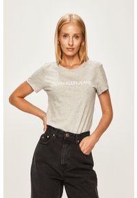 Calvin Klein Jeans - T-shirt J20J207879. Okazja: na co dzień. Kolor: szary. Materiał: dzianina. Wzór: nadruk. Styl: casual #1