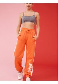 Roxy Spodnie dresowe Ess Nrj Cbk Jog Otlr ERJFB03366 Pomarańczowy Regular Fit. Kolor: pomarańczowy. Materiał: bawełna. Sport: joga i pilates #7