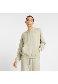 Bluza damska New Balance WT41507OVN – zielona. Okazja: na co dzień. Typ kołnierza: kaptur. Kolor: zielony. Materiał: prążkowany, bawełna, dresówka, poliester. Styl: klasyczny, casual