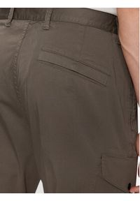 Stone Island Spodnie materiałowe 811533908 Zielony Regular Fit. Kolor: zielony. Materiał: bawełna #5