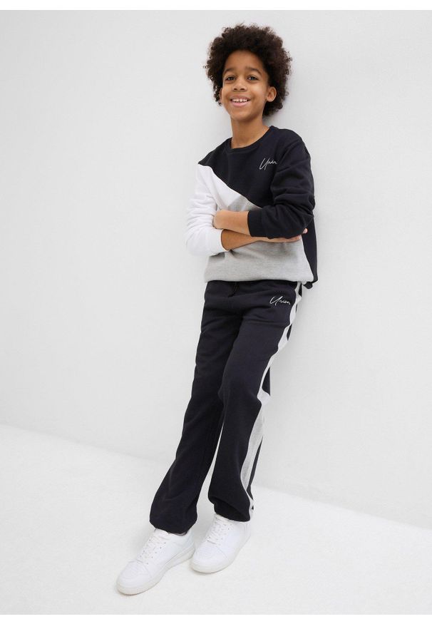 bonprix - Spodnie sportowe z czystej bawełny organicznej. Kolor: czarny. Materiał: bawełna. Styl: sportowy