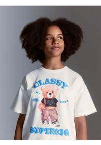 Reserved - Bawełniany t-shirt z nadrukiem - złamana biel. Materiał: bawełna. Wzór: nadruk #1