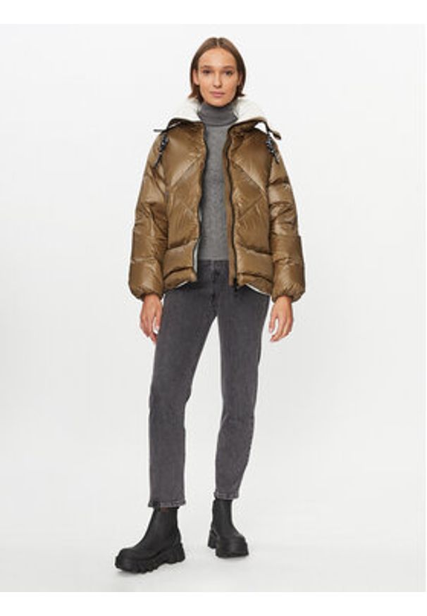 Deha Kurtka puchowa D93581 Brązowy Regular Fit. Kolor: brązowy. Materiał: syntetyk, puch